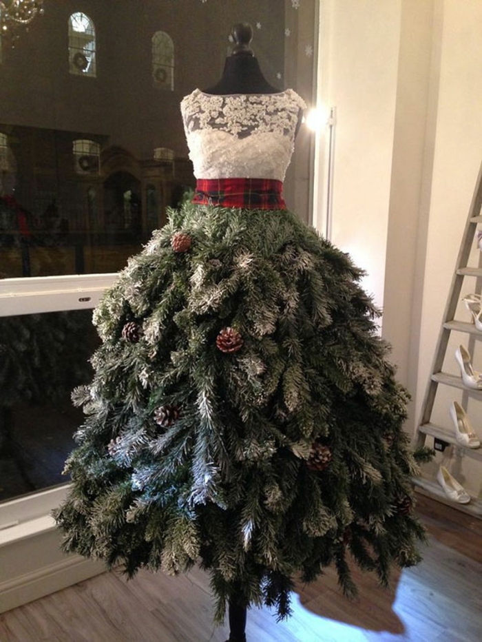 Weihnachtsbasteln Weihnachtsbaum selber basteln Schneiderpuppe dekorieren