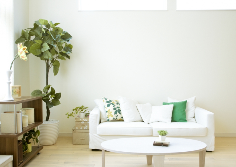 Wohnzimmerwand Ideen modernes Wohnzimmer dekorieren grüne Dekoideen