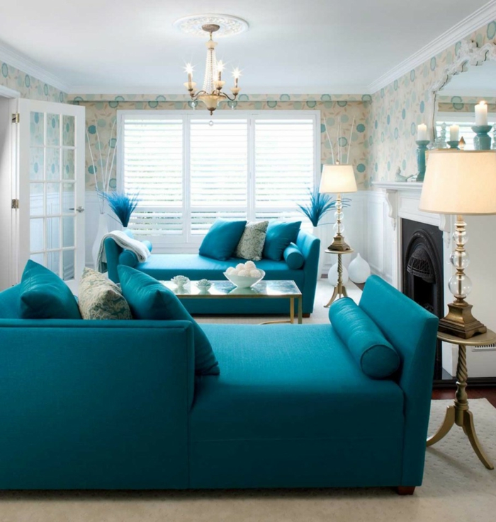 einrichtungsideen wandgestaltung ideen florale tapete wohnzimmer blaue sofas
