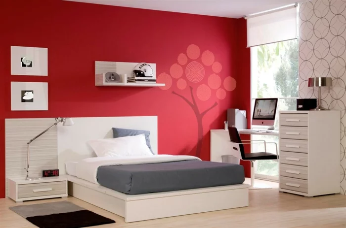 farbgestaltung schlafzimmer wanddekoration wandfarbe rot wandtattoo wandgestaltung