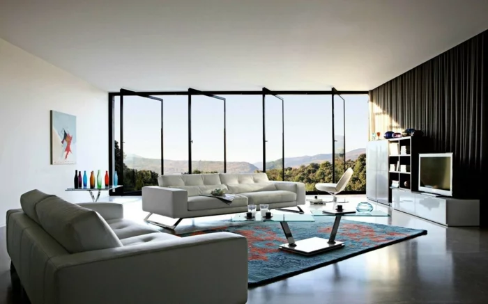 farbgestaltung wohnzimmer weiße wände farbiger teppich panoramafenster
