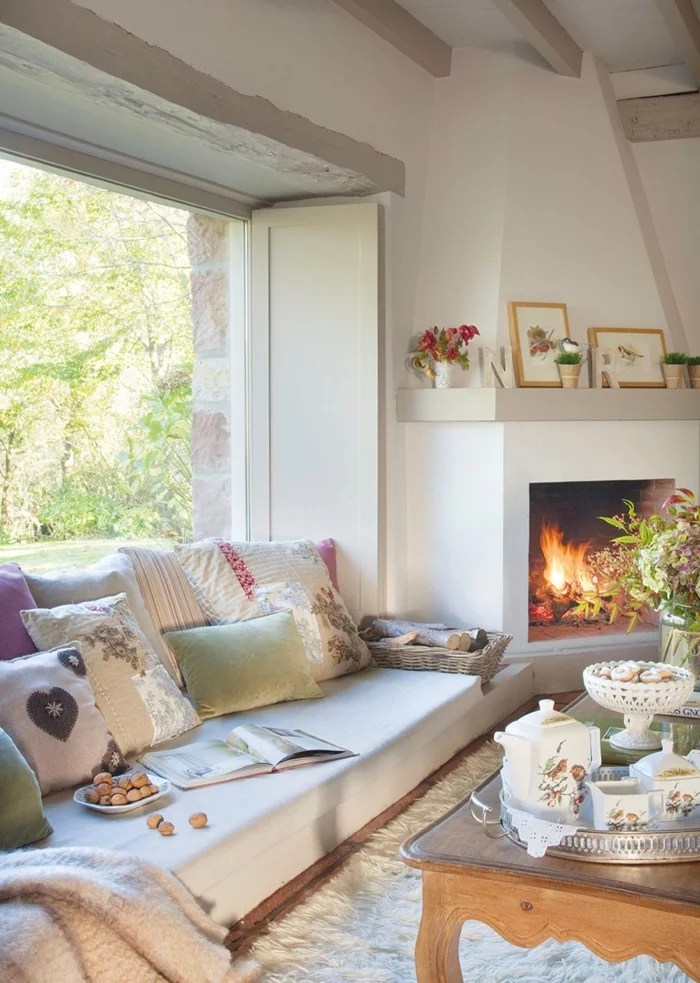 farbgestaltung wohnzimmer weiße wände kamin panoramafenster teppich