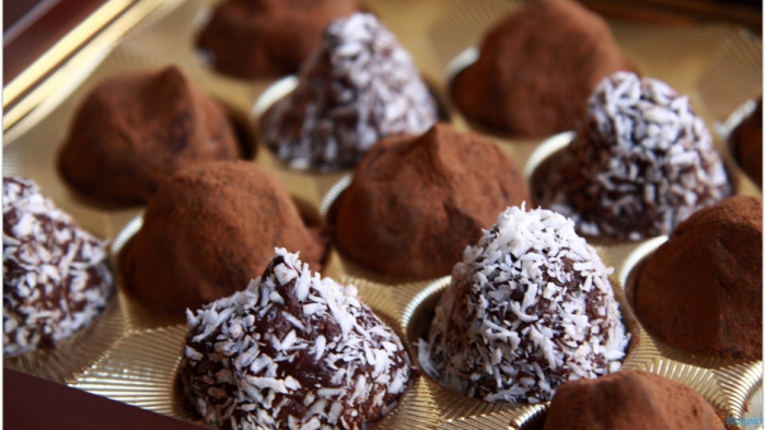 geschenkideen für  freundind geschnekideen freund trueffel mit nuessen vollmilch schokolade zimt orange kokos