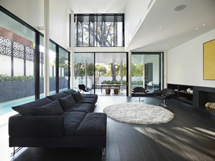 haus renovieren umweltfreundliche mittel wohnzimmer teppich rund schwarzes sofa