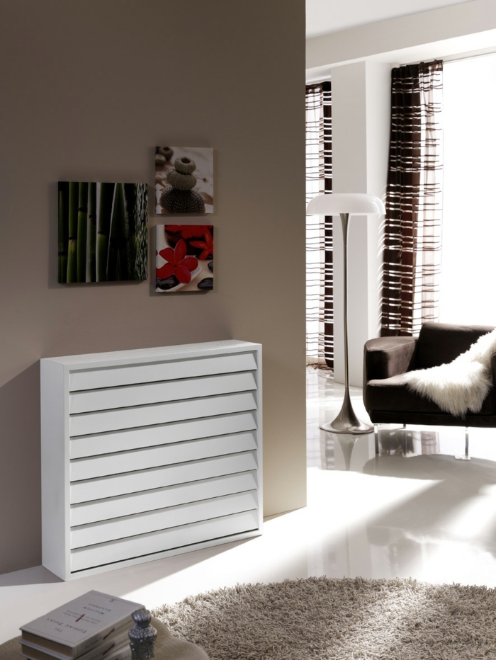 heizkörperverkleidung wohnzimmer weiße holzbohlen minimalistisches design runder hochflorteppich beige