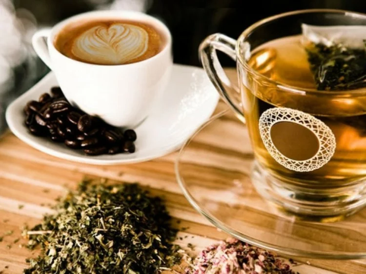 ist Tee gesund Kaffee oder schwarzer Tee trinken