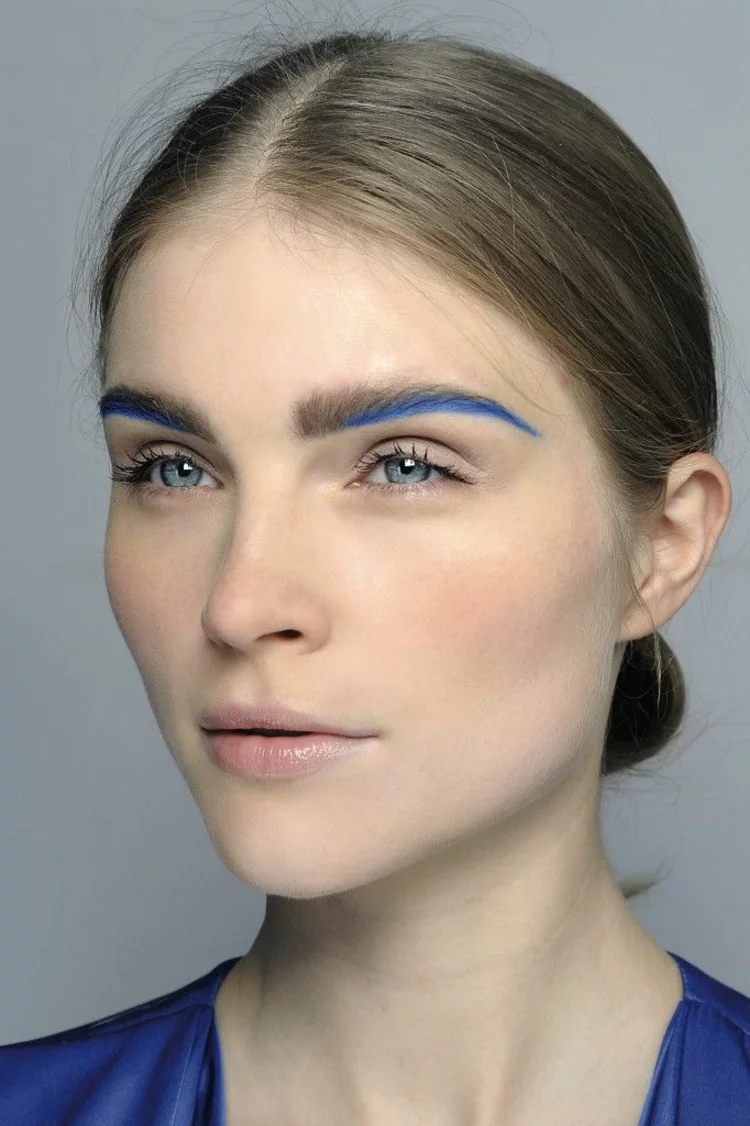 moderne Damenfrisuren und Schminktipps Augen Blau