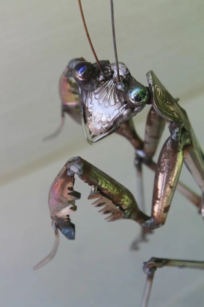 recycling basteln metall figur insekt gottesanbeterin kunst