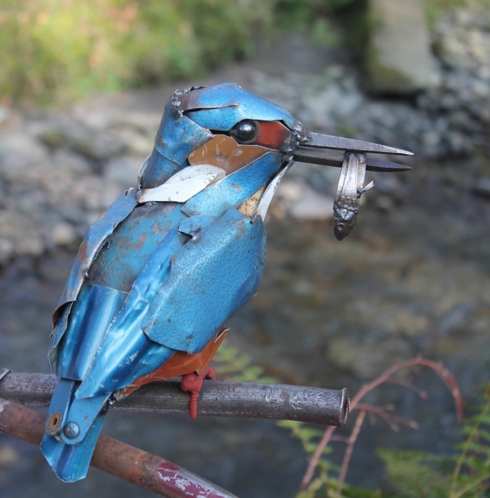 recycling basteln metall skulptur vogel blau tierfigur kunst