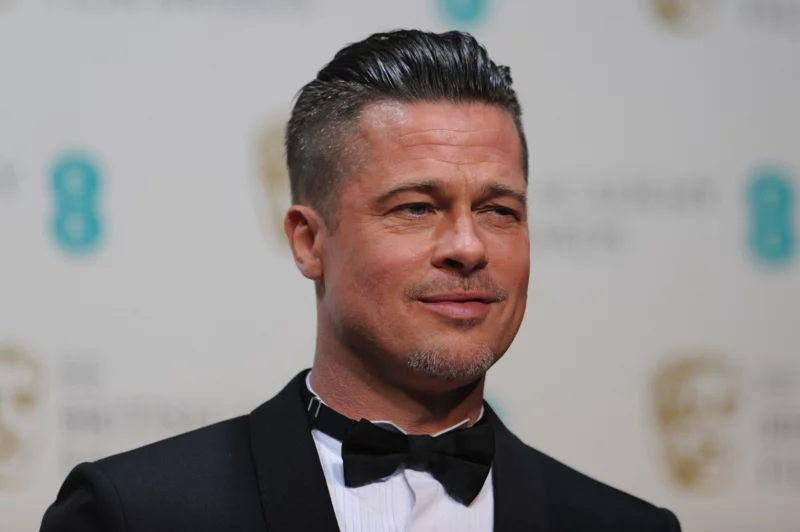 sexy Schauspieler aus Hollywood Brad Pitt im offiziellen Anzug und mit Fliege gutes Aussehen 