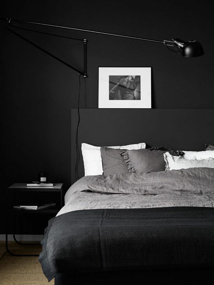 wanfarben ideen wohnideen schlafzimmer schwarze wände sisalteppich