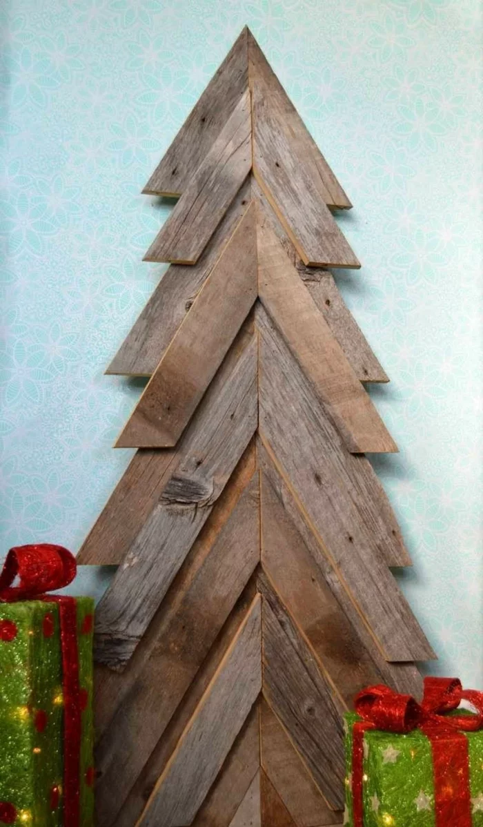 weihnachtsdekoration ideen christbaum selber machen holzbohlen wanddekoration weihnachtsbaum