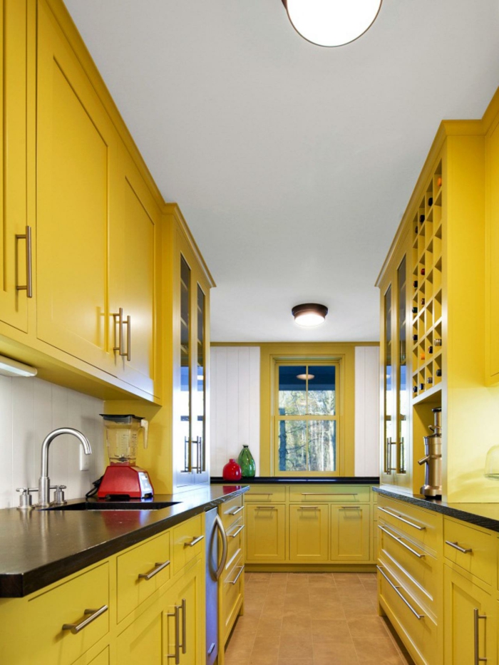 wände streichen ideen küche gestalten gelbe küchenschränke weiße wandfarbe
