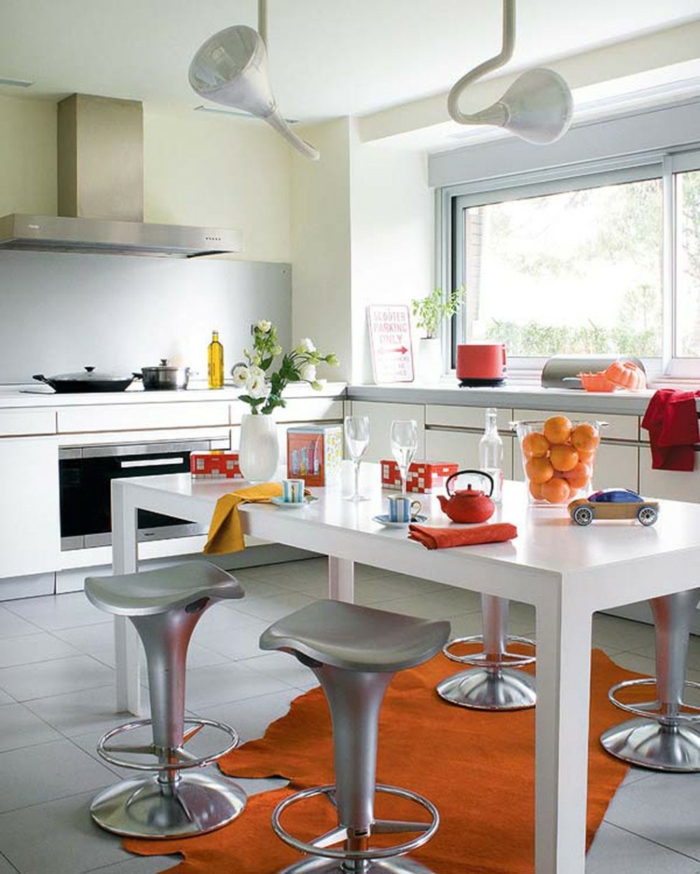 wände streichen ideen frische küche oranger teppich moderne barhocker