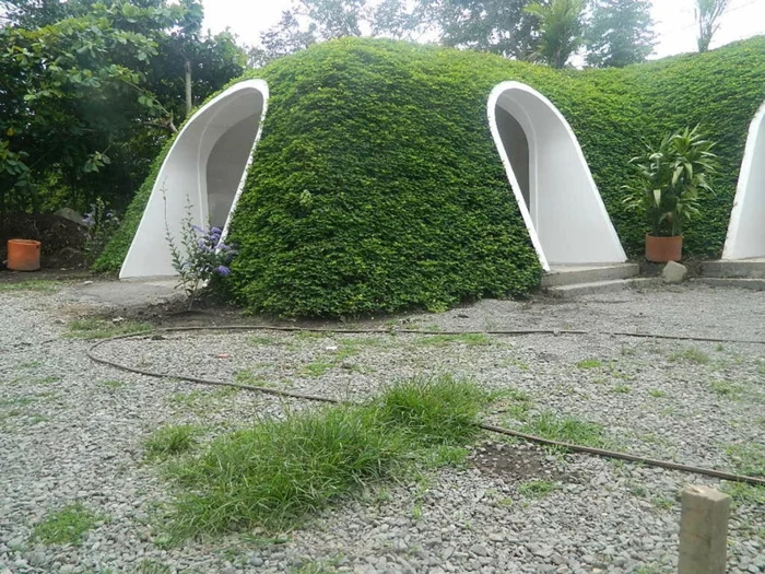 ökologisches bauen lehmhaus innovativ umweltfreundlich wohnen hobbit haus