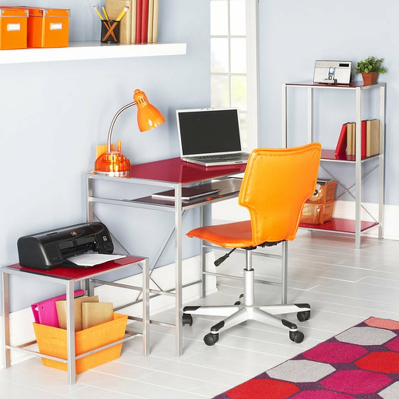 Home Office Wandfarbe Weiß farbige Büromöbel