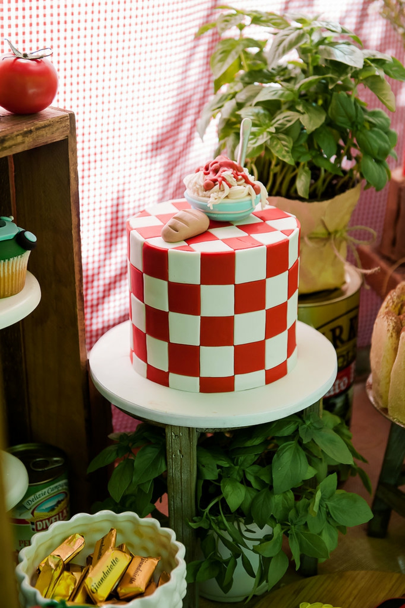 Pasta Kindertorte Geburtstagstorten Bilder Tortendeko Schachbrettmuster rot weiß