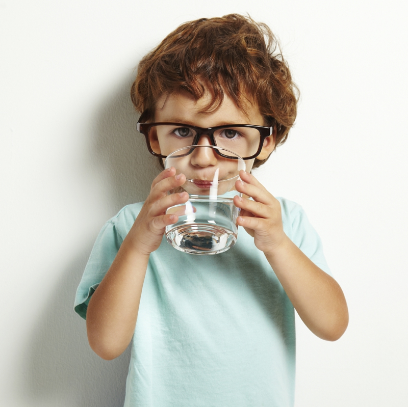 Wie-können Kinder abnehmen mehr Wasser trinken