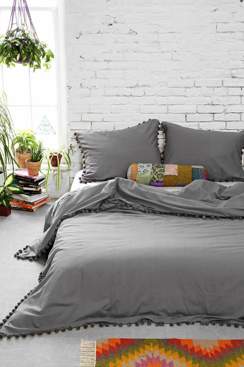 ausgefallene Bettwäsche grau rustikales Schlafzimmer einrichten
