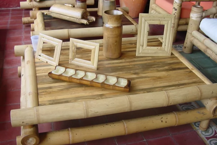 bambus deko bambusstangen ideen wohnaccessoires wohnartikel vasen bilderrahmen couchtisch sessel