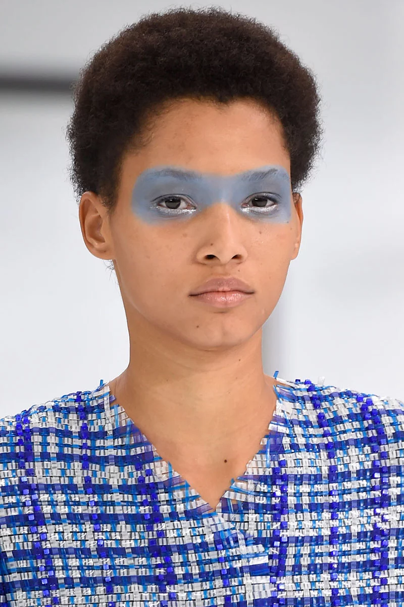blaue Lidschatten Augen Make up 2016 trends chanel Styling Tipps