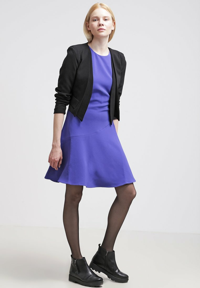 blaues kleid  farbgestaltung blaue kleider dessin seide sportlich mit jacke