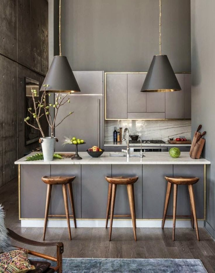 einrichtungsideen küche einrichtungstipps barhocker holz skandinavisches design bartheke marmor grau pendelleuchten konusförmig