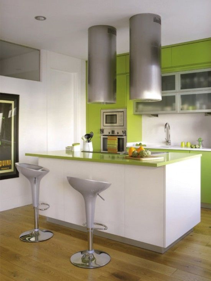 einrichtungsideen küche einrichtungstipps futuristisches design barhocker bartheke apfelgrün weiß hochglanz fronten modern wohnen
