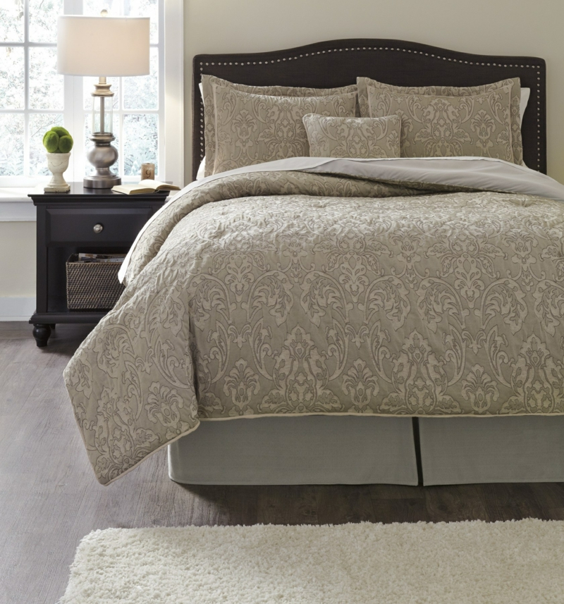 elegante Bettwäsche beige klassisches Schlafzimmer einrichten