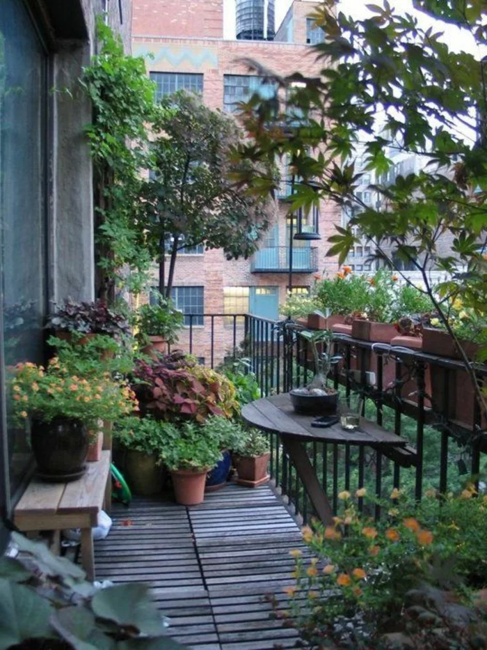 gartengestaltung ideen funktionaler balkontisch balkon gestalten pflanzen