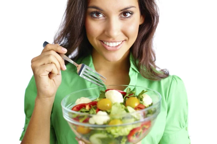 haarpflege tipps gesundes essen frischer salat 