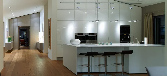indirektes Licht ikea beleuchtung decke dunkeles interior wandgestaltung weiße küche