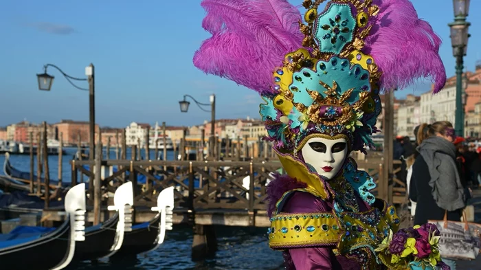 karneval in venedig kostüme fasching ruderboote gondeln 