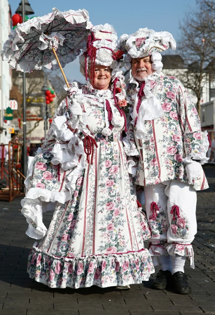 karneval kostüme karnevalskostüme logo koeln klowns narren kostüme karneval umzug königen