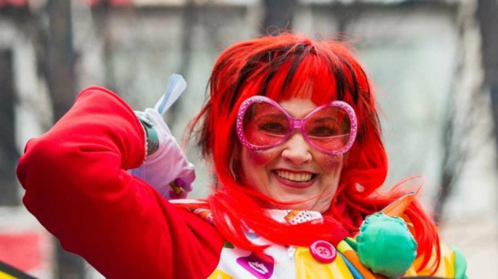  kostüme karnevalskostüme logo koeln klowns narren kostüme karneval umzug rosa rot trend