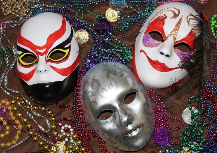 karnevalskostüme diy ideen bunt masken pailletten perlen