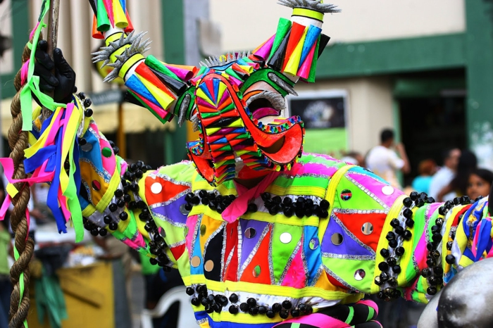 karnevalskostüme diy ideen bunte stoffe pailletten motive neonfarben