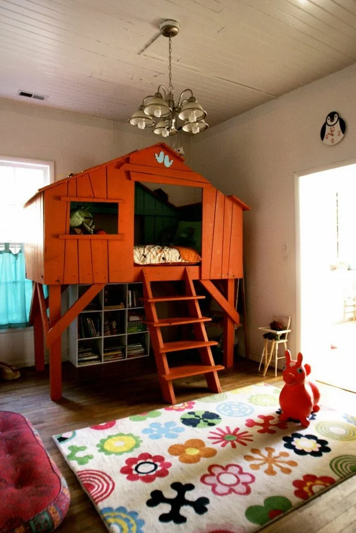kinderzimmergestaltung bunter teppich kinderspielhaus weiße wände