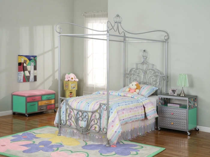 kinderzimmergestaltung farbiger teppich mädchenzimmer gestalten funktionale kindermöbel