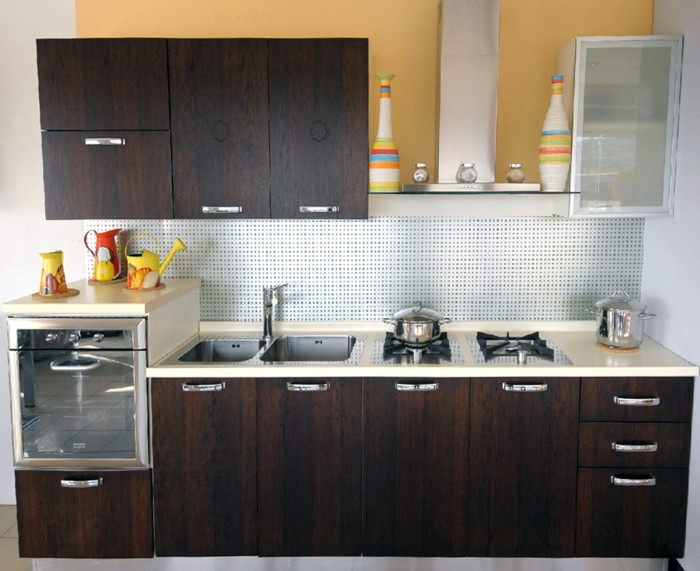 kleine küchen einrichten braune küchenschränke coole küchenrückwand