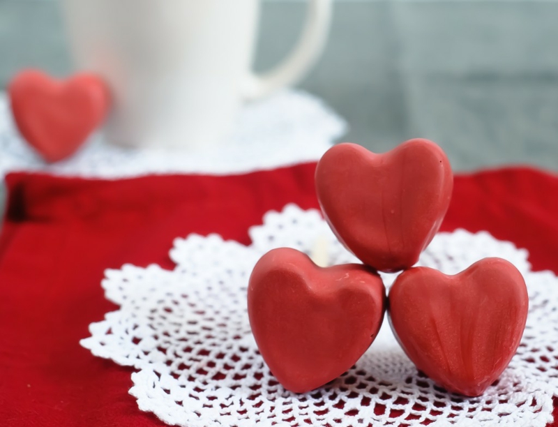 kurze Liebeserklärungen Bilder Valentinstag Geschenke rote Herzchen