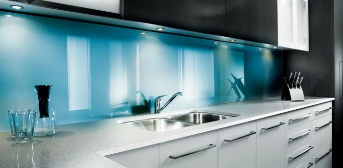 küchendesign wandpaneel hellblau beleuchtet wohnideen küche