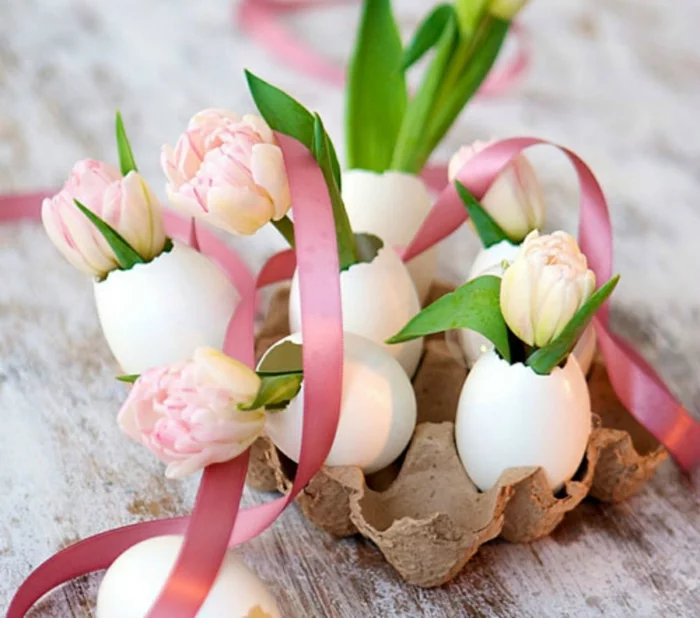 originelle Osterdeko Idee mit Eierschalen und Tulpen 
