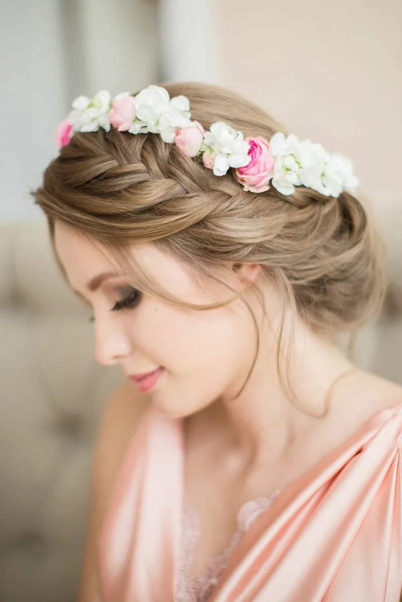 romantischer Haarschmuck Braut Flechtfrisur mit Blumen