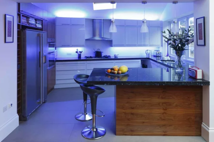 schrankleuchten küche küchenschränke led leuchten kücheninsel bodenfliesen