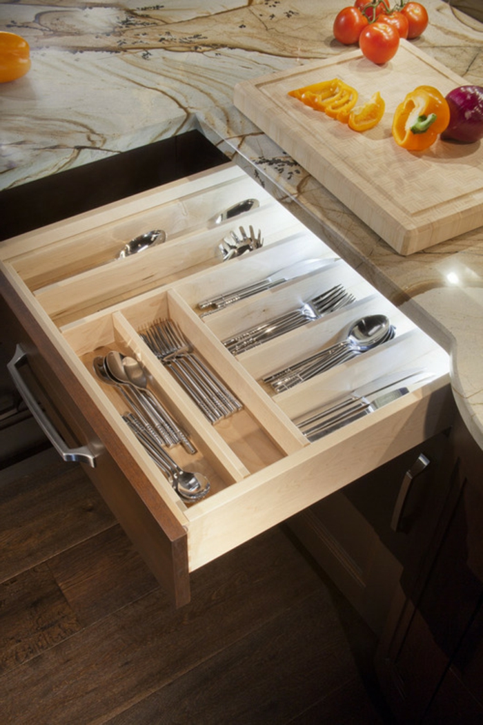 Schrankleuchten - 30 Ideen, wie Sie mehr Licht in den Schrank bringen