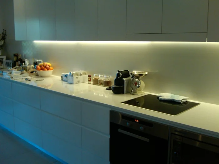 schrankleuchten küche unterschrankbeleuchtung led streifen