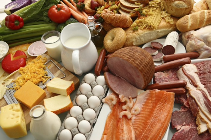 trennkost ernährung gesund frisches obst früchte gemüse milchprodukte käse eier fisch