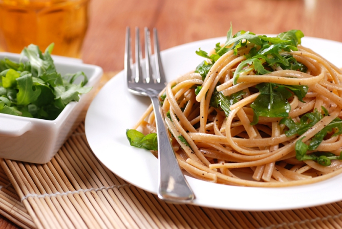 trennkost ernährung gesund kochen spaghetti nudeln vollkorn rukola