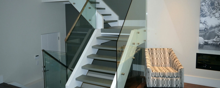 treppengeländer glas treppenstufen aluminium wohnideen innenarchitektur